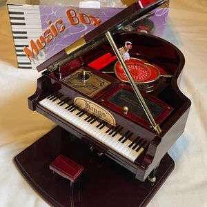 Kings Baby Grand Music Box Piano Man